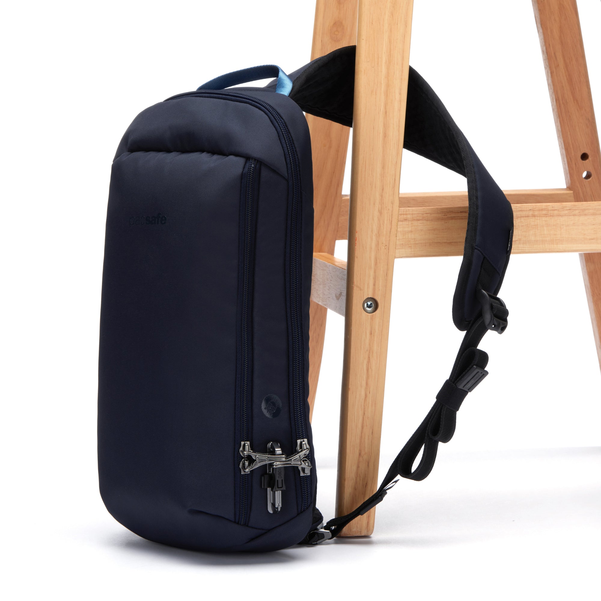 Pacsafe Vibe 325 スリングバッグ ブラック Pacsafe® V Tech anti-theft sling pack | Pacsafe® - Pacsafe