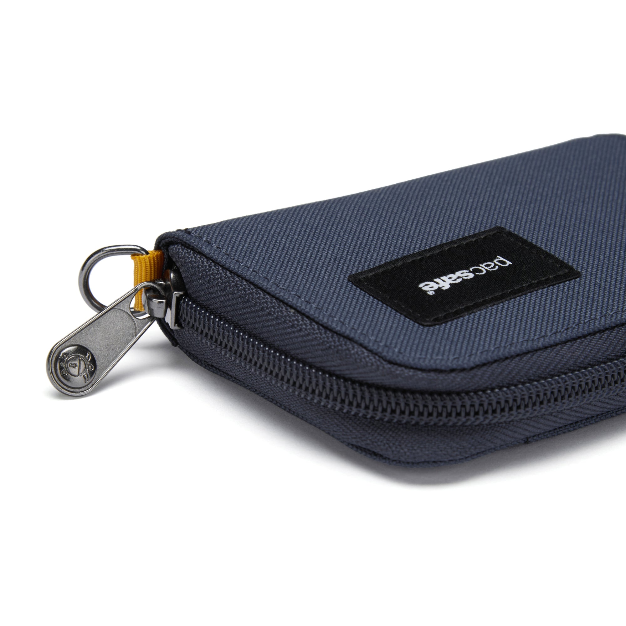 Pacsafe® RFIDsafe™ RFID blocking card wallet